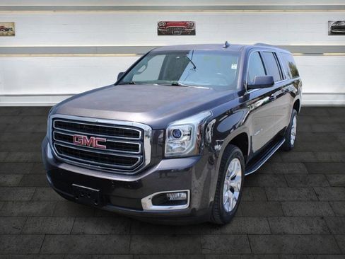 Used 2017 GMC Yukon XL SLE w/ SLE Value Package image 3