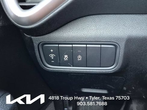 Certified 2025 Kia Soul LX w/ LX Technology Package FWD image 23