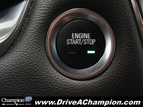 Used 2023 Chevrolet Traverse LT image 32