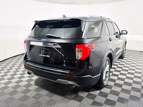 Used 2022 Ford Explorer Limited w/ Equipment Group 301A RWD image 3