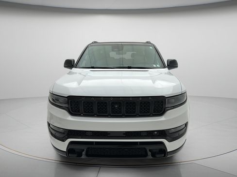 Used 2023 Jeep Grand Wagoneer Series II AWD/4WD image 2