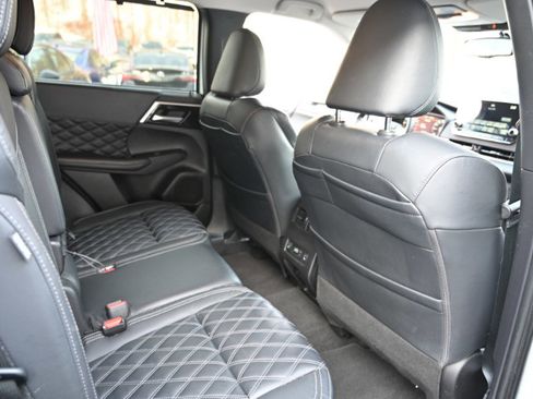 Used 2024 Mitsubishi Outlander SEL image 18