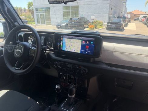 Used 2024 Jeep Wrangler Unlimited AWD/4WD image 17