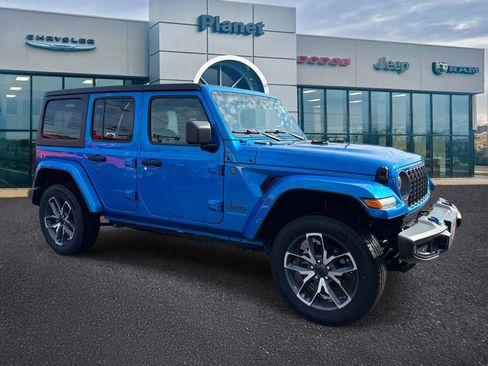 Used 2024 Jeep Wrangler Unlimited w/ Convenience Group AWD/4WD image 1
