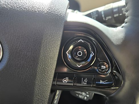 Used 2019 Toyota Prius XLE image 30