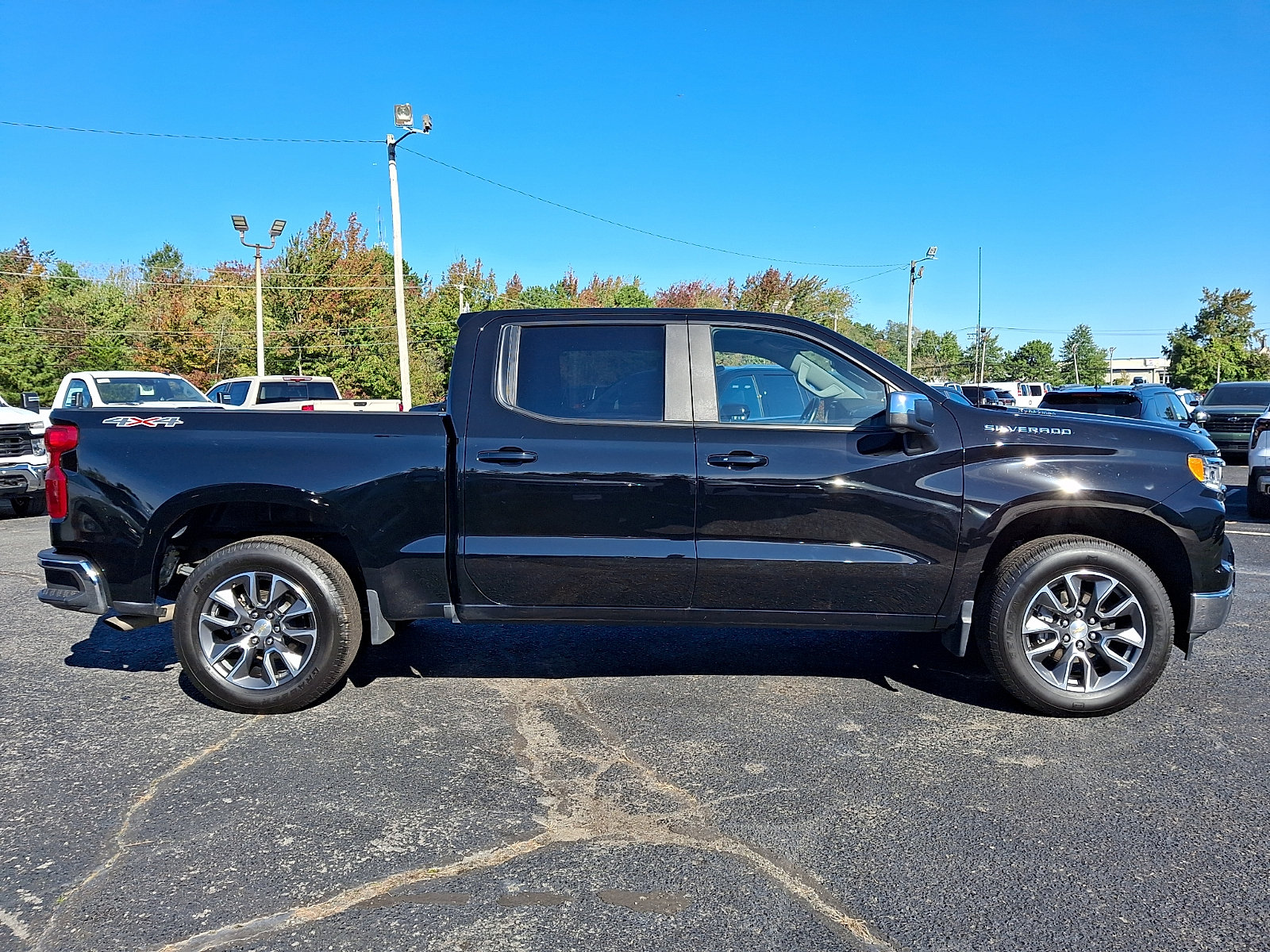 Used 2025 Chevrolet Silverado 1500 LT AWD/4WD image 7