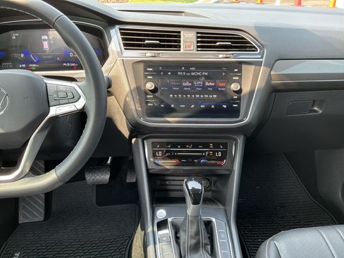 Used 2023 Volkswagen Tiguan SE FWD image 29