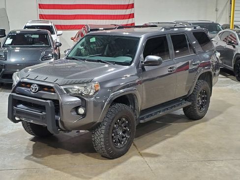 Used 2019 Toyota 4Runner SR5 AWD/4WD image 34