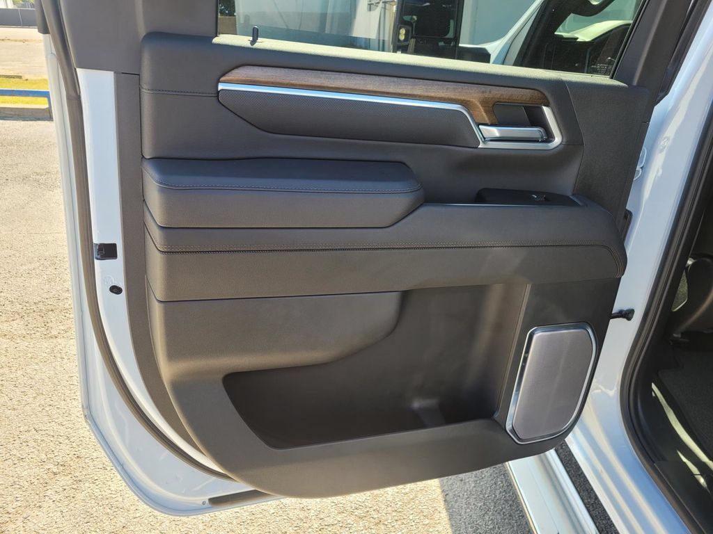 Used 2026 Chevrolet Silverado 2500 High Country AWD/4WD image 16