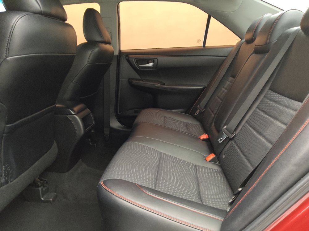 Used 2015 Toyota Camry SE w/ Moonroof Package FWD image 18