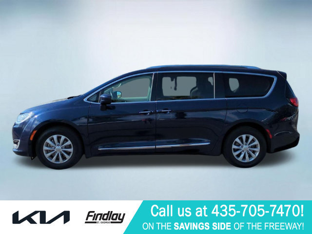Used 2017 Chrysler Pacifica Touring-L Plus FWD image 4