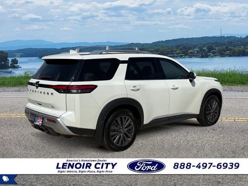 Used 2022 Nissan Pathfinder SL w/ SL Premium Package FWD image 3