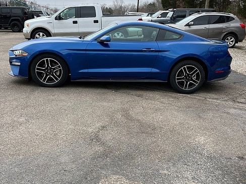 Used 2018 Ford Mustang Premium image 4