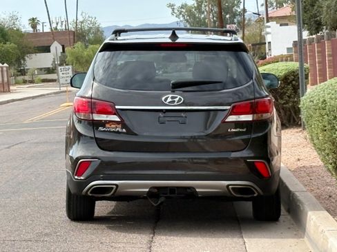Used 2017 Hyundai Santa Fe Limited FWD image 5