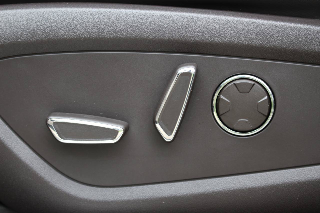 Used 2018 Lincoln MKC Select w/ Lincoln MKC Climate Package AWD/4WD image 14