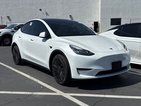Used 2021 Tesla Model Y Long Range image 3