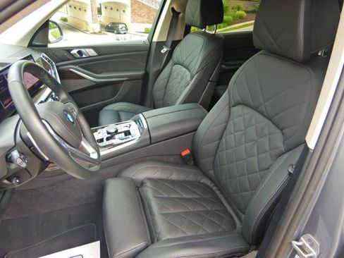Used 2026 BMW X7 xDrive40i w/ Premium Package AWD/4WD image 13