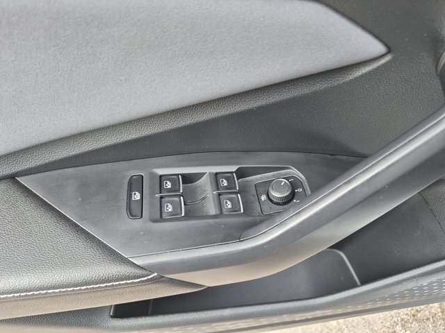 Used 2025 Volkswagen Jetta SE FWD image 13