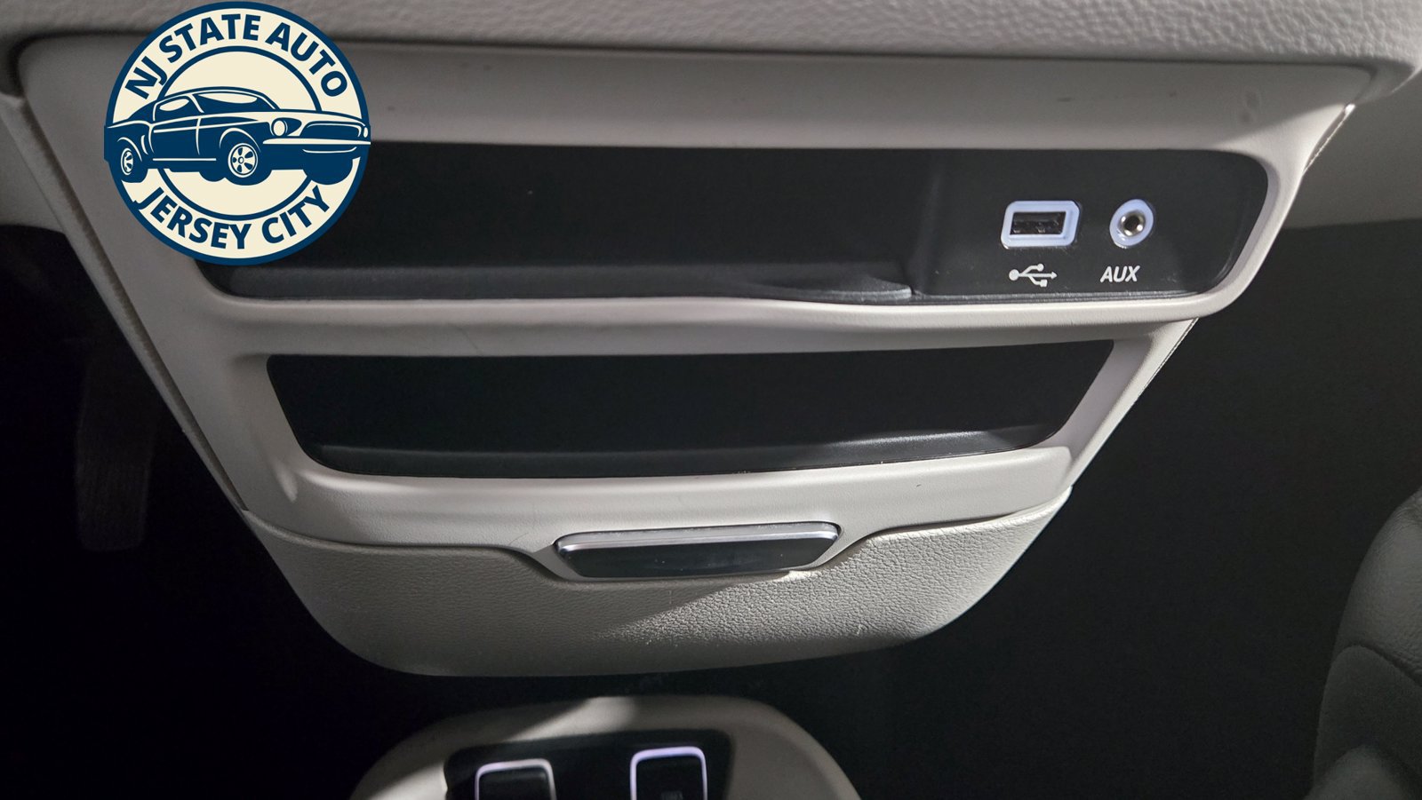Used 2019 Chrysler Pacifica Touring-L FWD image 17
