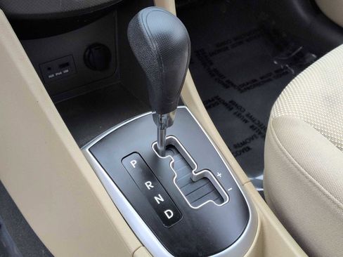 Used 2013 Hyundai Accent GLS image 27