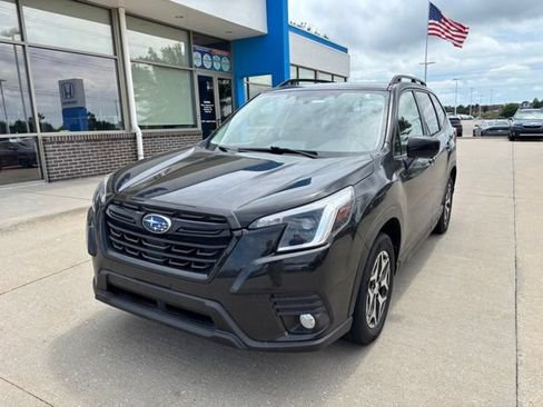 Used 2022 Subaru Forester Premium AWD/4WD image 1