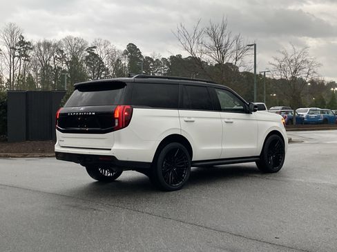 Used 2025 Ford Expedition Active image 3