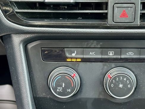 Used 2022 Volkswagen Taos SE image 28