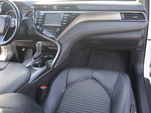 Used 2019 Toyota Camry SE image 31