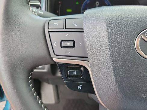 Used 2025 Toyota Camry SE w/ Multimedia Upgrade Package FWD image 21