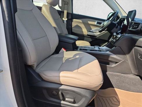Used 2023 Ford Explorer Limited w/ Limited Technology Package RWD image 24