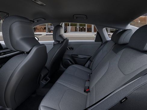 New 2025 Kia K4 LXS image 18