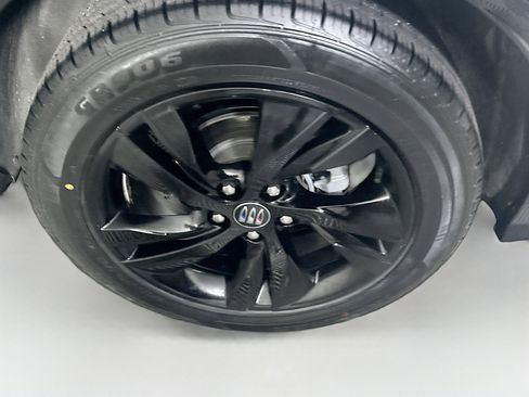 Used 2024 Buick Encore GX Sport Touring image 11