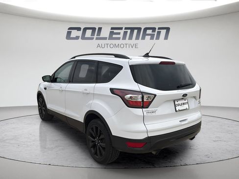 Used 2018 Ford Escape SE w/ SE Sport Appearance Package image 3