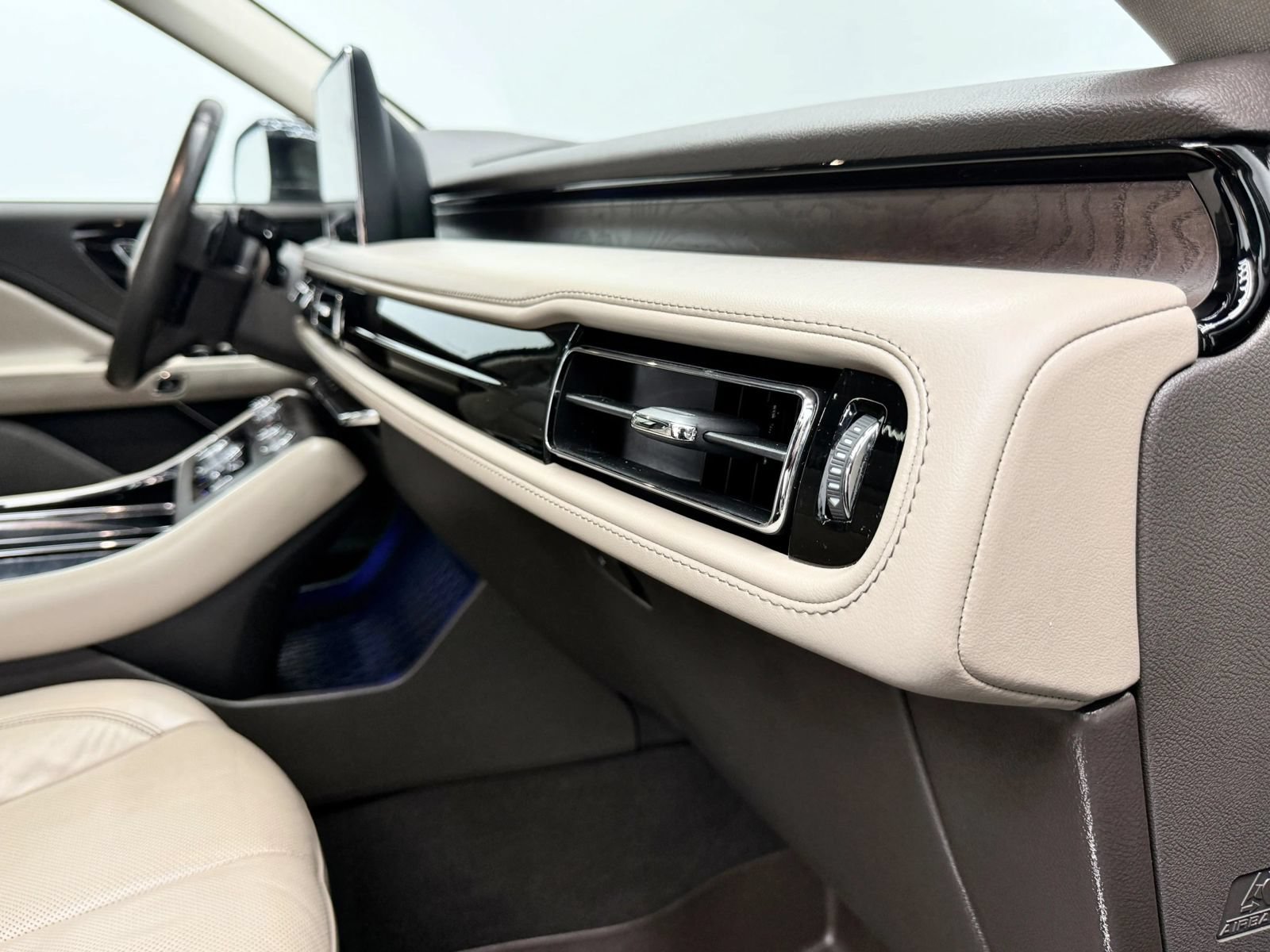 Used 2021 Lincoln Aviator Reserve w/ Equipment Group 201A AWD/4WD image 24