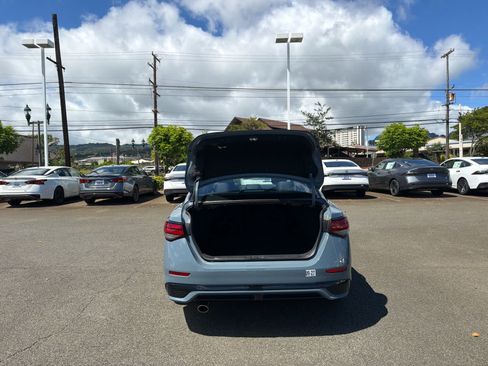 Used 2025 Nissan Sentra SR FWD image 11