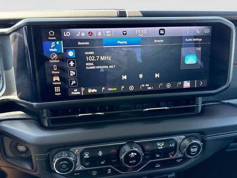 Used 2025 Jeep Gladiator Rubicon w/ Convenience Group AWD/4WD image 24