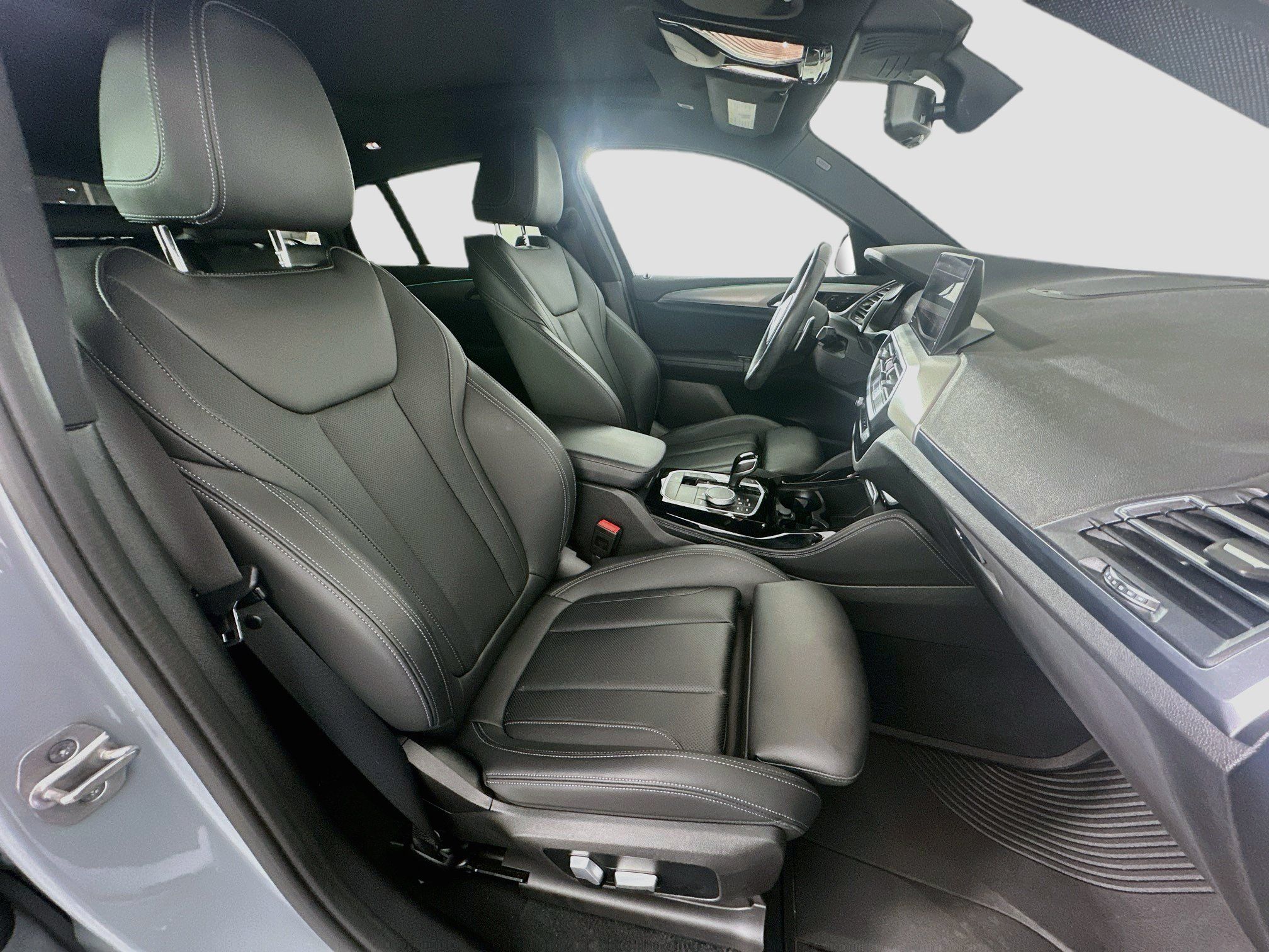 Used 2022 BMW X4 xDrive30i w/ M Sport Package AWD/4WD image 33