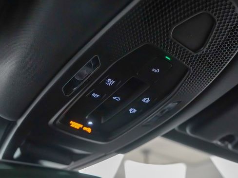 Certified 2025 Porsche Cayenne image 28