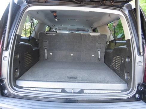 Used 2019 Chevrolet Suburban LT AWD/4WD image 28
