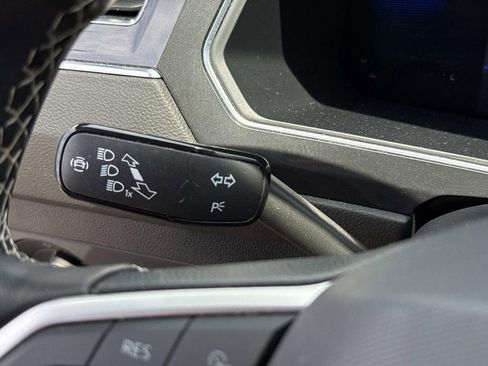 Used 2023 Volkswagen Tiguan SE R-Line AWD/4WD image 38