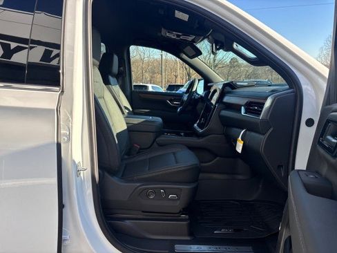 New 2026 GMC Yukon Denali w/ LPO, Floor Liner Package image 47