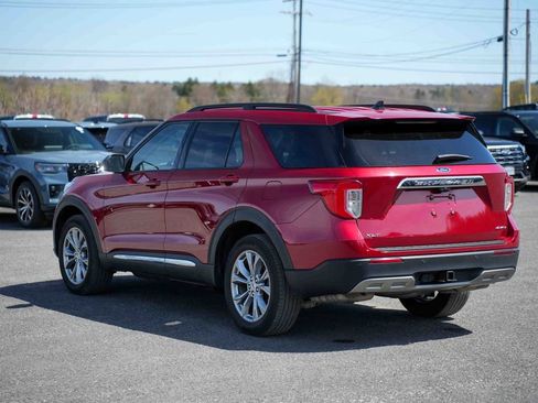 Used 2023 Ford Explorer XLT w/ Equipment Group 202A AWD/4WD image 7