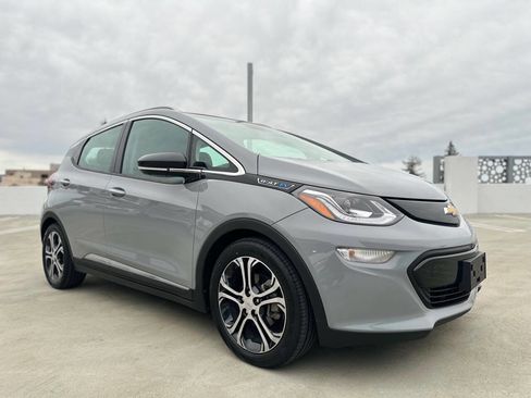 Used 2019 Chevrolet Bolt Premier w/ Infotainment Package image 9