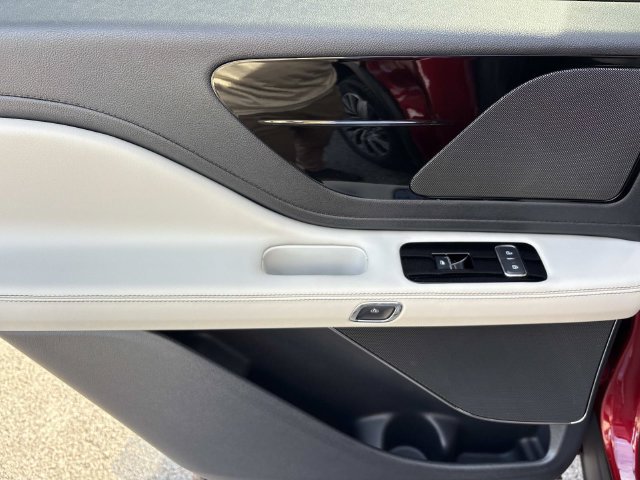 New 2027 Lincoln Aviator AWD image 20