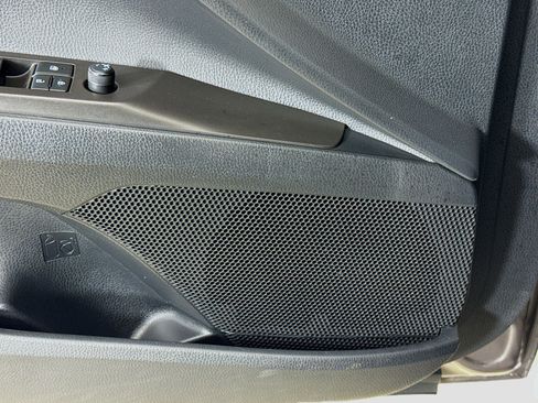 Used 2024 Toyota Camry SE image 19