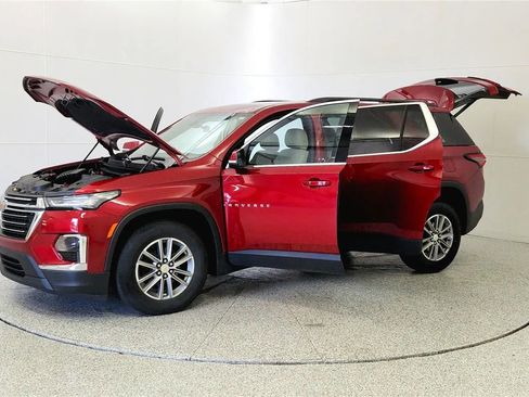 Used 2023 Chevrolet Traverse LT FWD image 11