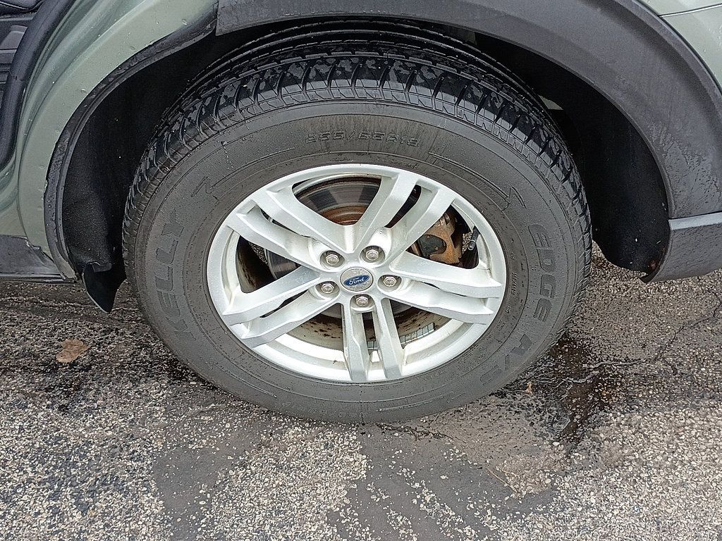 Used 2020 Ford Explorer XLT w/ Equipment Group 202A AWD/4WD image 10