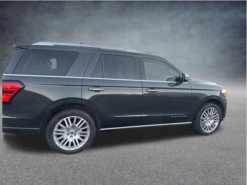 Used 2023 Ford Expedition Platinum image 5