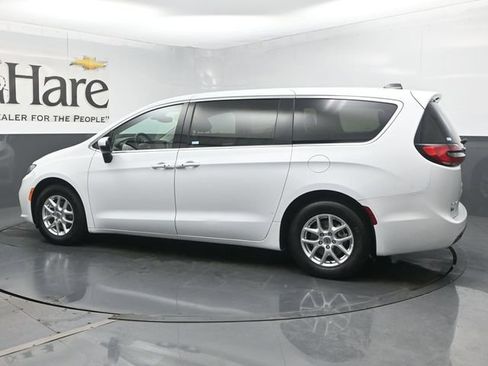 Used 2023 Chrysler Pacifica Touring-L FWD image 51