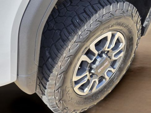 Used 2023 GMC Sierra 2500 AT4 AWD/4WD image 8